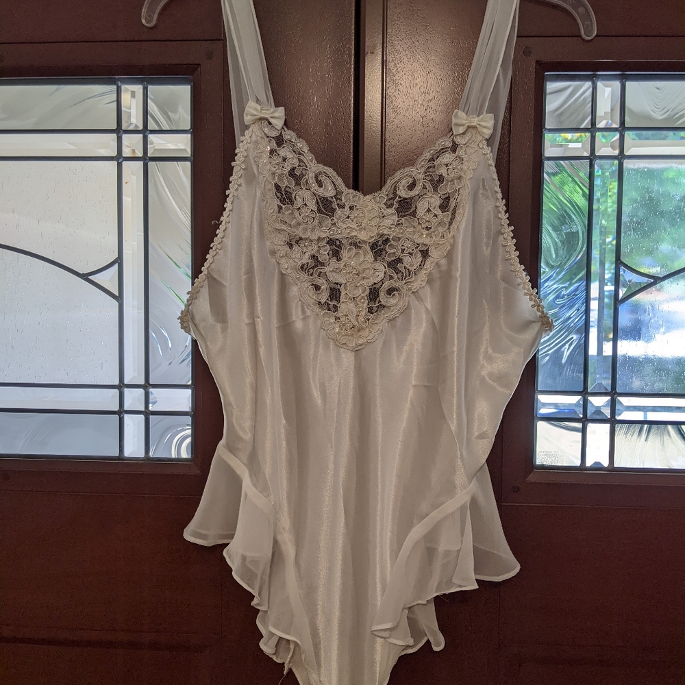 Honeymoon Sexy Teddy Alencon Lace, Pearls, Dentelle